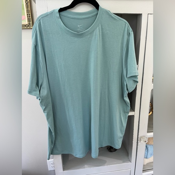 Nike One Relaxed Women's Dri-FIT Short-Sleeve Top - Picture 1 of 2